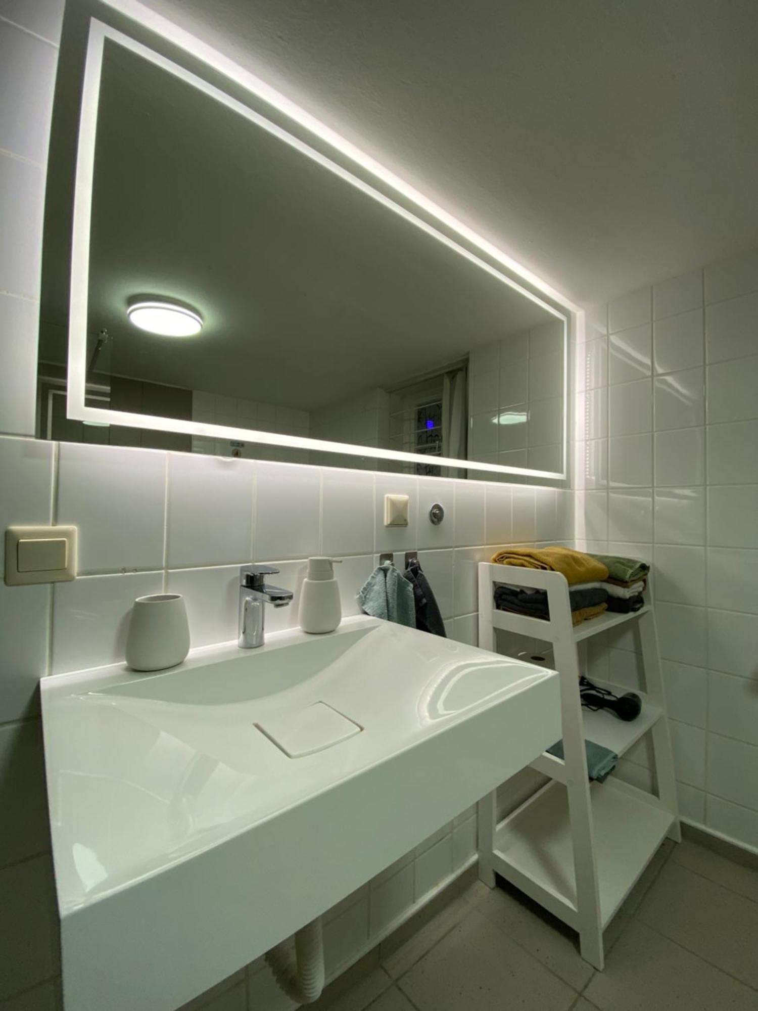 Ferienhaus "Sofia" Anno 1650, Neu - Top Lage - Tempur Beds - Wifi - Parking - Im Herzen Von Detmold-Altstadt, Historische Stadtmauer, Old Lane Detmold Bagian luar foto